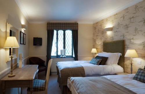 Bury Hotel | The Red Lion Hawkshaw