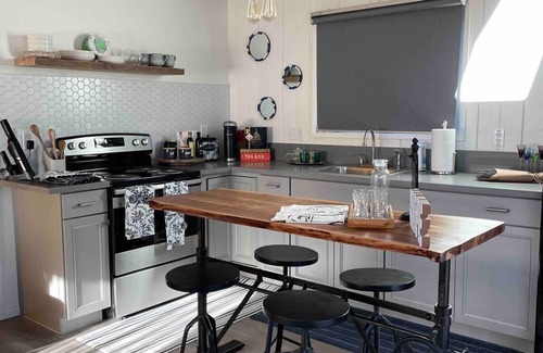 Wofford Heights Cabin | The Red Onion 'Romantic Retreat'