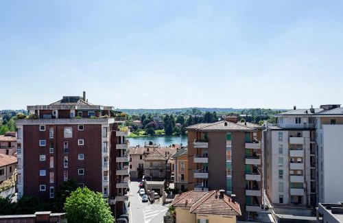 Sesto Calende Apartment | the RED penthouse - Leonardo MXP Lake Maggiore private park