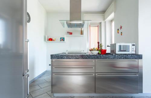 Sesto Calende Apartment | the RED penthouse - Leonardo MXP Lake Maggiore private park