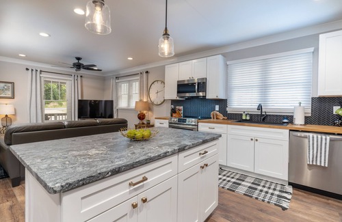 St. Elmo Improvement League House | The Redbud - A PMI Scenic City Vacation Rental