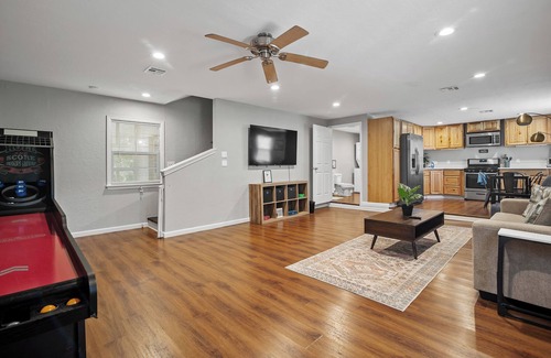 Tulsa House | The Redbud Retreat - 1920's Renovated Home!