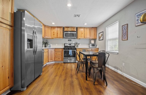 Tulsa House | The Redbud Retreat - 1920's Renovated Home!