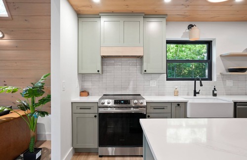 Carbon Hill Cabin | The Redhawk | Hocking Hills