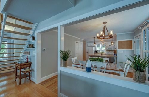 Belmont House | The Regatta-Waterfront Gem with Breathtaking Views & Guest House