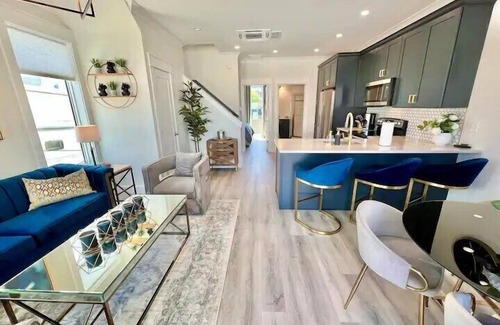 River District House | The Regency - Houseboat Downtown