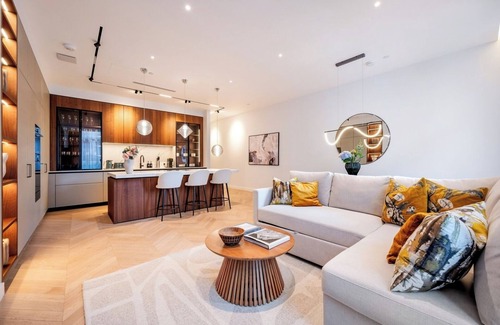 Fitzrovia Apartment | The Regent Park Luxury Flat 3