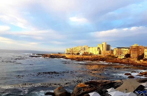 Bantry Bay Apartment | The relaxing Bantry Bay Heaven duplex apartment.