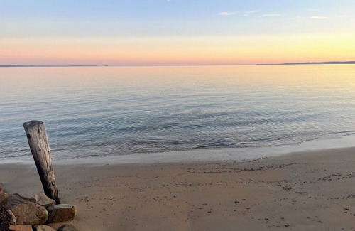 Somers House | The relaxing Blue Beach Shack, short walk to the river mouth, 5 bedrooms