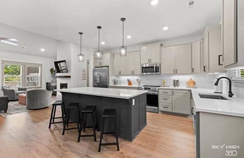 Bella Vista House | The Rendezvous, 3BR/3BA Retreat on the Trail in Bella Vista