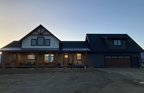 Cody House | The Rendezvous - Mountain views surrounded by fields