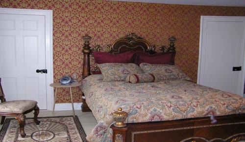 Saugerties South Bed & Breakfast | The Renwick Clifton House