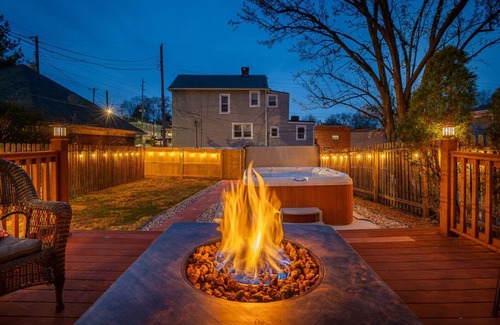 Highlands Douglass House | The Reserve ~ 5BR Fun! Hot Tub, Fire Pit, Deck, Walkable To Bardstown Rd