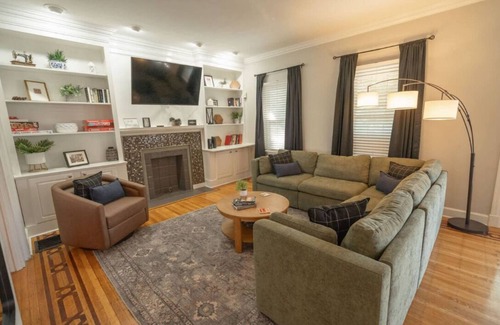 Highlands Douglass House | The Reserve ~ 5BR Fun! Hot Tub, Fire Pit, Deck, Walkable To Bardstown Rd