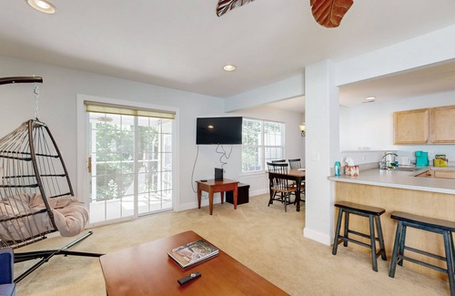 Lewes House | The Reserves of Nassau townhome w/shared pool, W/D & free WIFI