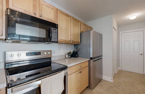 Lewes House | The Reserves of Nassau townhome w/shared pool, W/D & free WIFI