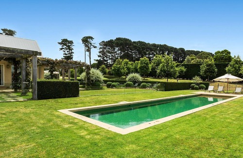 Flinders House | The Resort Flinders Paul Bangay masterpiece gardens