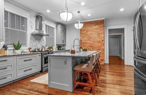 Westview House | The Restored BnB: 6BR Atlanta Retreat + Chef’s Kitchen + Walk to BeltLine