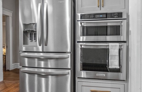 Westview House | The Restored BnB: 6BR Atlanta Retreat + Chef’s Kitchen + Walk to BeltLine
