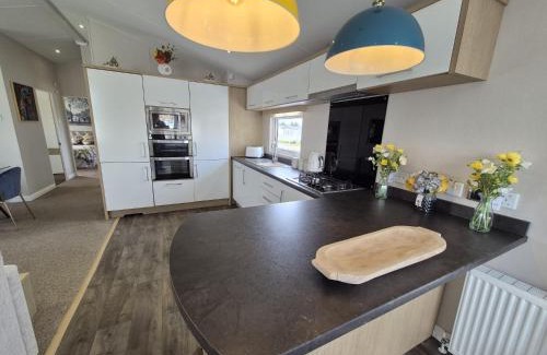 Walton on the Naze Resort | The Retreat 2 bedroom lodge with sauna!