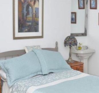Tavistock House | The Retreat 2 large double rooms and 1 private bathroom