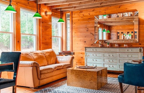 Layton House | The retreat at Poconos Mansion | 50 guests | private