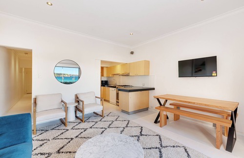 North Bondi Apartment | The Retreat: Beachfront View + Offstreet parking