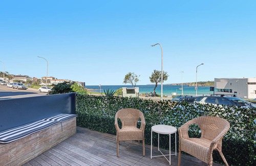 North Bondi Apartment | The Retreat: Beachfront View + Offstreet parking