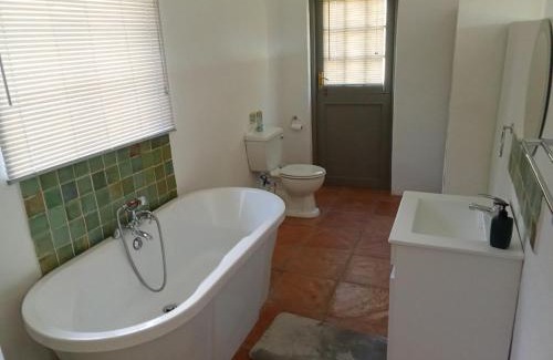 Curry's Post Cabin | The Retreat Country Lodge