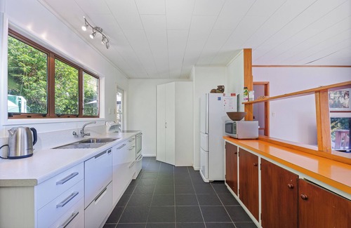 Ferry Landing Cottage | The Retreat - Front Beach Bach