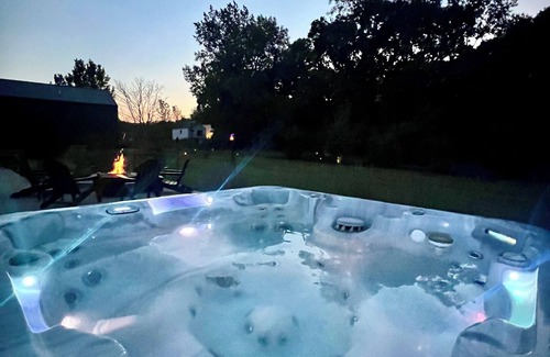Stevensville House | The Retreat: HotTub/FirePit/Wineries/Beach/Nature