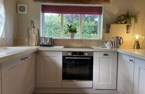Hollington Cottage | The Retreat is a carefully transformed barn offering elegant and comfortable accommodation in the charming village of Hollington, close to Ashbourne and just a ten-minute drive from the Peak District.