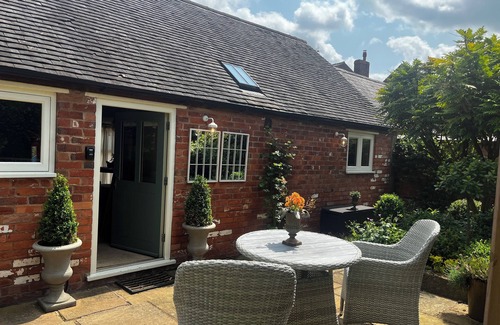Hollington Cottage | The Retreat is a carefully transformed barn offering elegant and comfortable accommodation in the charming village of Hollington, close to Ashbourne and just a ten-minute drive from the Peak District.