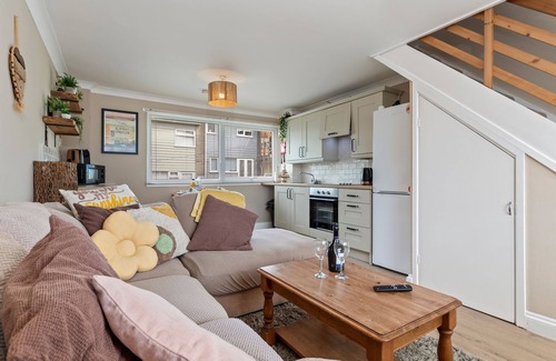 Pembroke House | The Retreat - Short walk from beach, parking