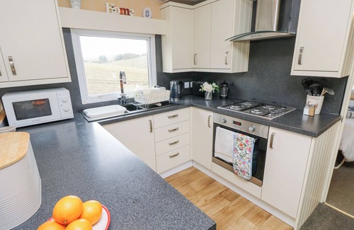 Newport Cottage | THE RETREAT, with a garden in Shorwell