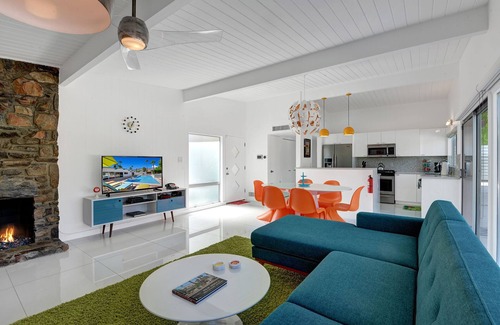 Sunmor House | The Retro A Go-Go House Luxury Mid Century Mod Resort