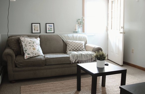 Revere Apartment | The Retro Apartment in Revere with outdoor area