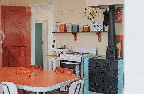 Aldinga Beach House | The ReTrO Beach Shack. 1 house from beach, WiFi, Arcade Machine, Walk to cafes