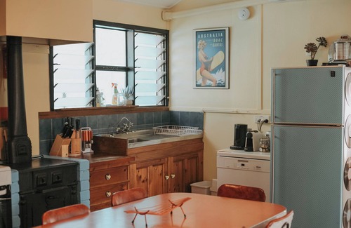 Aldinga Beach House | The ReTrO Beach Shack. 1 house from beach, WiFi, Arcade Machine, Walk to cafes