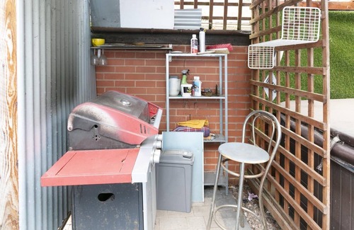 Smethwick House | The reunion Pad with a Hot Tub Bar EV Charger & Karaoke Machine in Birmingham