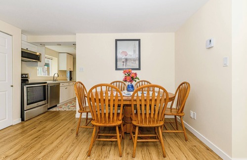 Gordon Head House | The Reviews Are In:nGREAT PLACE!nExtremely CleannLots of Food & Peace & Quiet