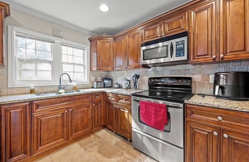 Sylvan Hills House | The Rhitreat, 2BR, 10 Min to Downtown & Airport