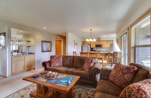 Sunriver Condo | The Ridge at Sunriver - Condo #1 - Access provided to onsite seasonal swimming pool & tennis facilities, year-round hot tub plus 4 bikes