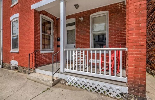 Gettysburg Apartment | The Ridge is a Cozy 2-bedroom/1 bath Apartment Short walk to downtown Gettysburg