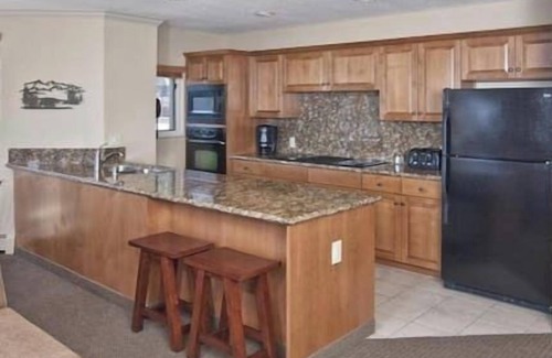 Tahoe Village Apartment | The Ridge Resort Lake Tahoe, Hot Tub, Fireplace