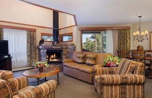 Tahoe Village Apartment | The Ridge Resort Lake Tahoe, Hot Tub, Fireplace