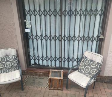 New Germany Apartment | The right place : Ideal for the smart business person. 25km to DBN.