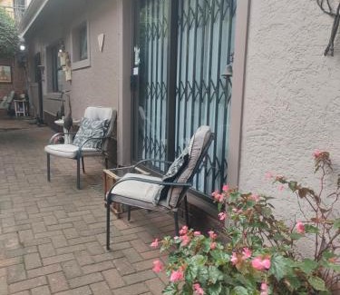 New Germany Apartment | The right place : Ideal for the smart business person. 25km to DBN.