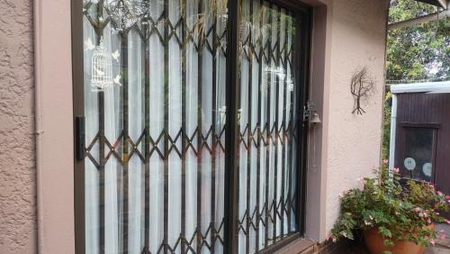 New Germany Apartment | The right place : Ideal for the smart business person. 25km to DBN.