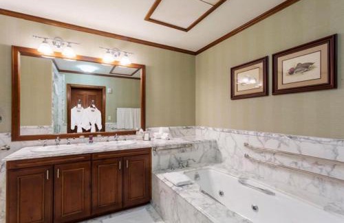 Aspen House | The Ritz-Carlton, 2 BR Residence 8409, Mountain/Mall view, Ski-in/Ski-out in Aspen Highlands